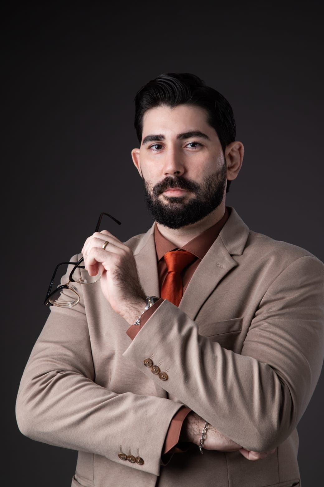 Dr. Matheus Morari em retrato profissional